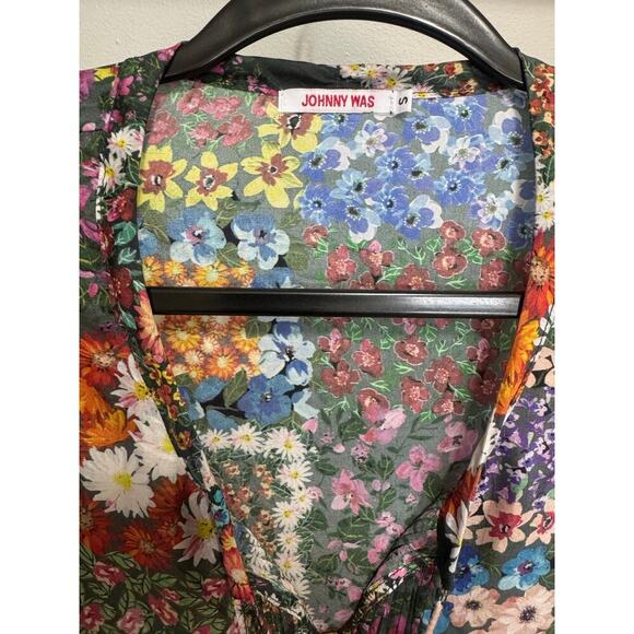 Johnny Was NWOT Daisy Floral Long Sleeve Top With Pompom Tassels Silk Size Small - Picture 12 of 15